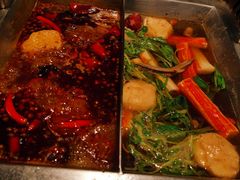 -老牌坊云南鱼豆花火锅(哈西万达店)