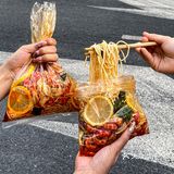 他家就在西湖边 环境也不错 hin有设计感