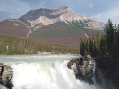 -阿萨巴斯卡瀑布观景点