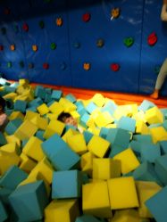 -六月巴士童乐园(抚顺罕王商场店)