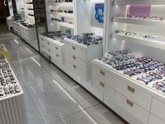 -J-Optical佳视明眼镜·蔡司视觉(青岛金茂览秀城店)