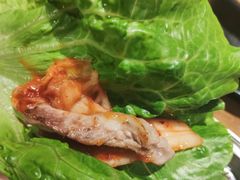 厚切猪肉-·缸桶屋·韩式牛肋条自助烤肉(西湖D11店)