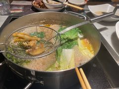 -尚尚仙·酸汤猪手·猪肚鸡火锅(华联万柳购物中心店)