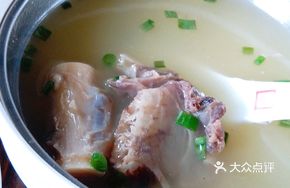 Stewed Ostrich Bone Soup with Soybeans
