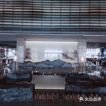 新中式”的设计理念，处处透着古朴，雅致