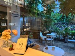 -彳亍咖啡·这里(水湾路店)