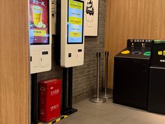 -麦当劳(上海虹桥站30B检票口楼上)