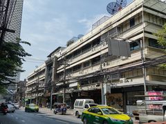 -Kha Mu Charoensang(Silom)