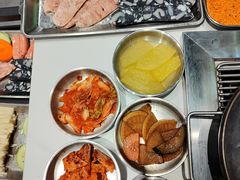 -山野的朋友露营炭火烤肉