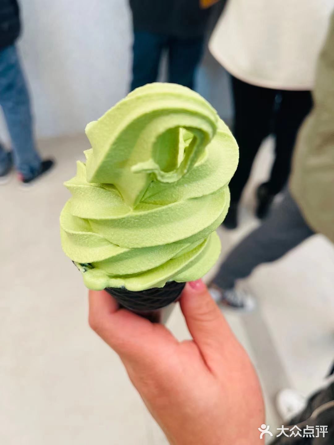 再来一个芋泥面包吧，看起来小小的面包