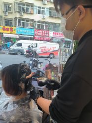 -一東造型烫发染发