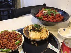 -虾弄弄海派小龙虾·牛羊蝎子火锅