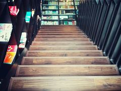 -钟书阁(松江泰晤士小镇店)