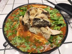 咔吱鱼皮-肥汁米蘭香港米线(长宁来福士店)