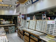 -美式眼镜·授权蔡司.依视路.尼康.豪雅.明月(人民广场店)