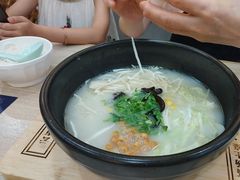-花馬肆.云南过桥米线(汉神购物广场现场熬汤店)