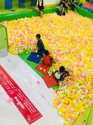 -维佳童话镇演出现场(徐东店)