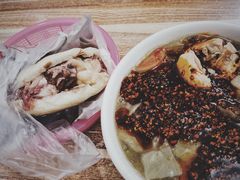 腊牛肉夹馍-杨天玉腊牛羊肉店