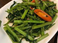 -Dang restaurant (patong phuket)