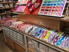 -名创优品(北京新中关购物中心地铁层店)