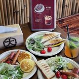找到了一家宝藏咖啡馆，风格简约精致