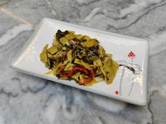 烧椒冬菜拌香笋-蔼若春.传承云南菜(金碧公园店)