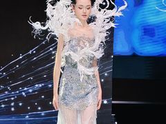 -贺加贝化妆美甲培训学校