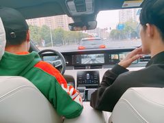 -理想汽车(世纪汇店)