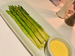 烤新鲜芦笋配荷兰酱-茹丝葵经典牛排馆(上海外滩店)
