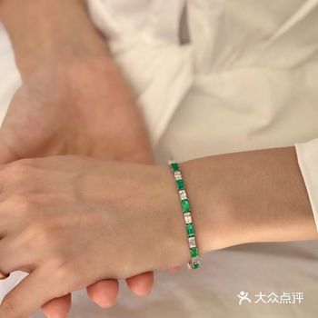 清新百搭款祖母绿手链～  每100万颗绿柱石矿物中