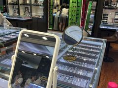 -黄益静眼镜行