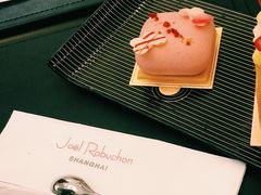 草莓慕斯-Salon de The de Joel Robuchon(外滩18号店)