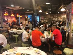 大堂-鲜入围煮花胶鸡海鲜火锅
