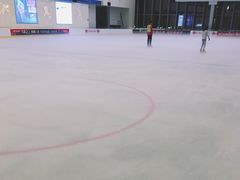 -冰纷万象滑冰场(赣州华润万象城店)