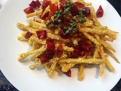 芝麻藕丝-鱼鲜饭香·招牌汽锅剁椒鱼头王