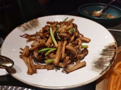 盐焗菌菇-丝路金桃·新疆菜(徐汇店)