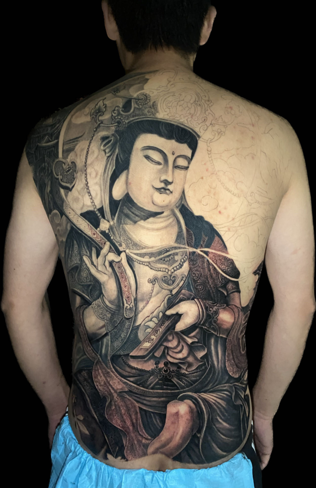 这效果没得说,走到哪里人家看了都觉得很牛,后悔没早点来他家纹身