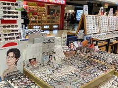 -美式眼镜·授权蔡司.依视路.尼康.豪雅.明月(人民广场店)
