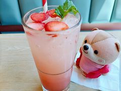 鮮果草莓氣泡飲-Dazzling Cafe 蜜糖吐司专卖店
