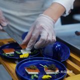 当桃红香槟遇上鱼子酱烤鸭