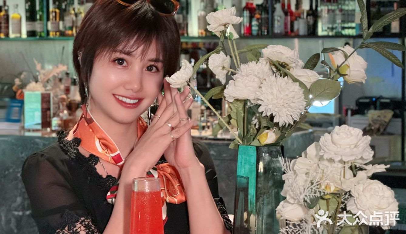 这里的露台view真的好棒，下雨也唯美