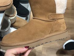 -UGG(燕莎奥特莱斯购物中心店)