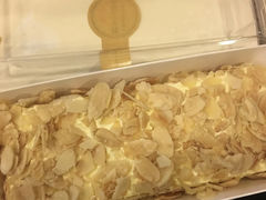 奶油杏仁糕-鲍师傅糕点(江苏路店)