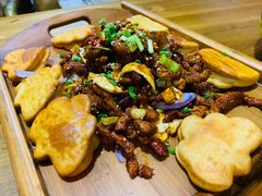 东镇烤三味-老东镇啤酒屋海鲜加工·蒸汽海鲜·海鲜烧烤(台东店)