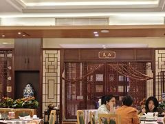 -广州中心皇冠假日酒店·百粤楼