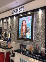 -ANNA SUI