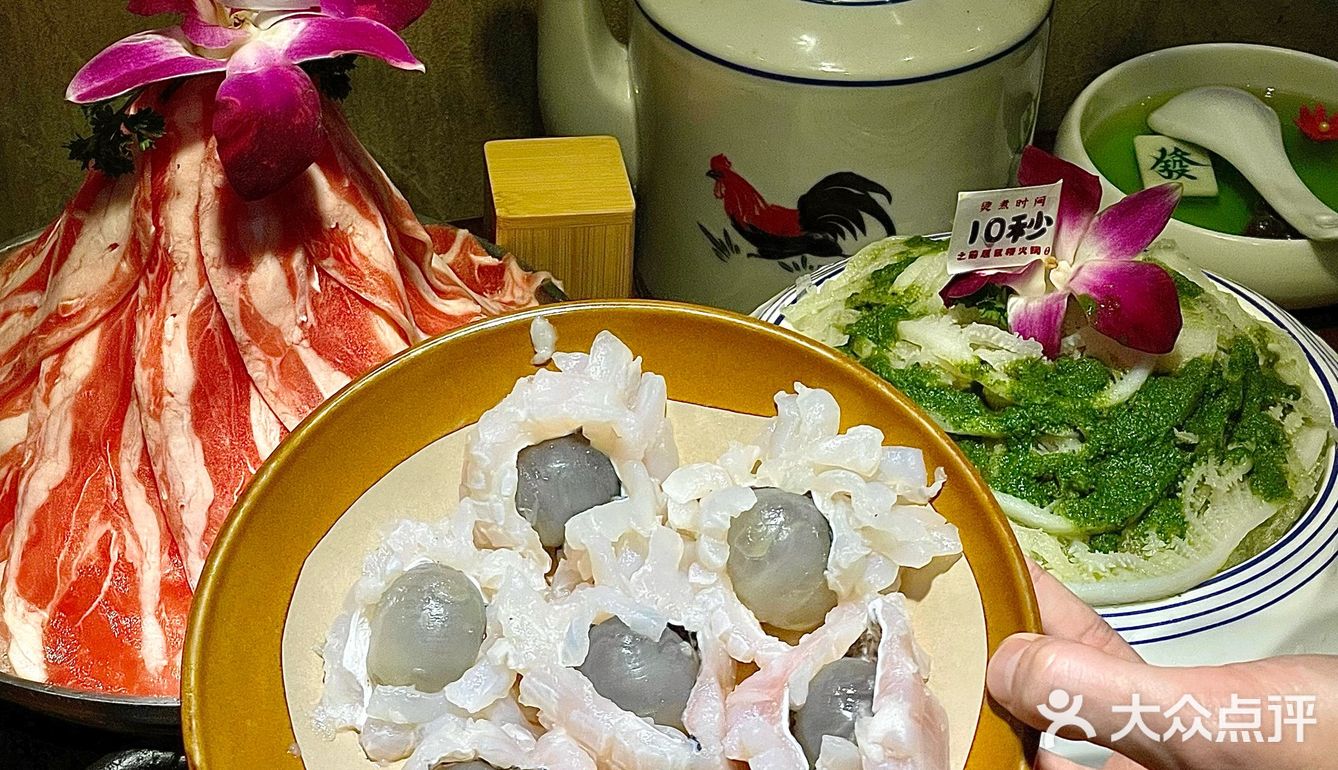 天呐‼️佛山这家火锅店的毛肚居然是绿色的❗️