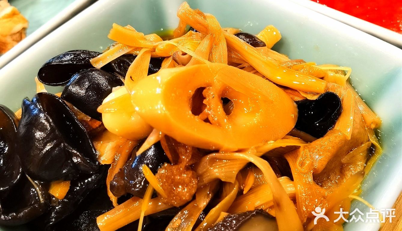 四个浇头一碗面-灵格