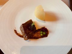 香煎牛排配库尔勒香梨-鲤院·新中式美学·庭院餐厅(夫子庙店)