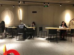 大堂-麦当劳(中山公园龙之梦店)
